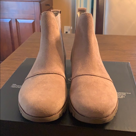 Sorel Women's Harlow Chelsea Boot in Ash Brown - Picture 7 of 9